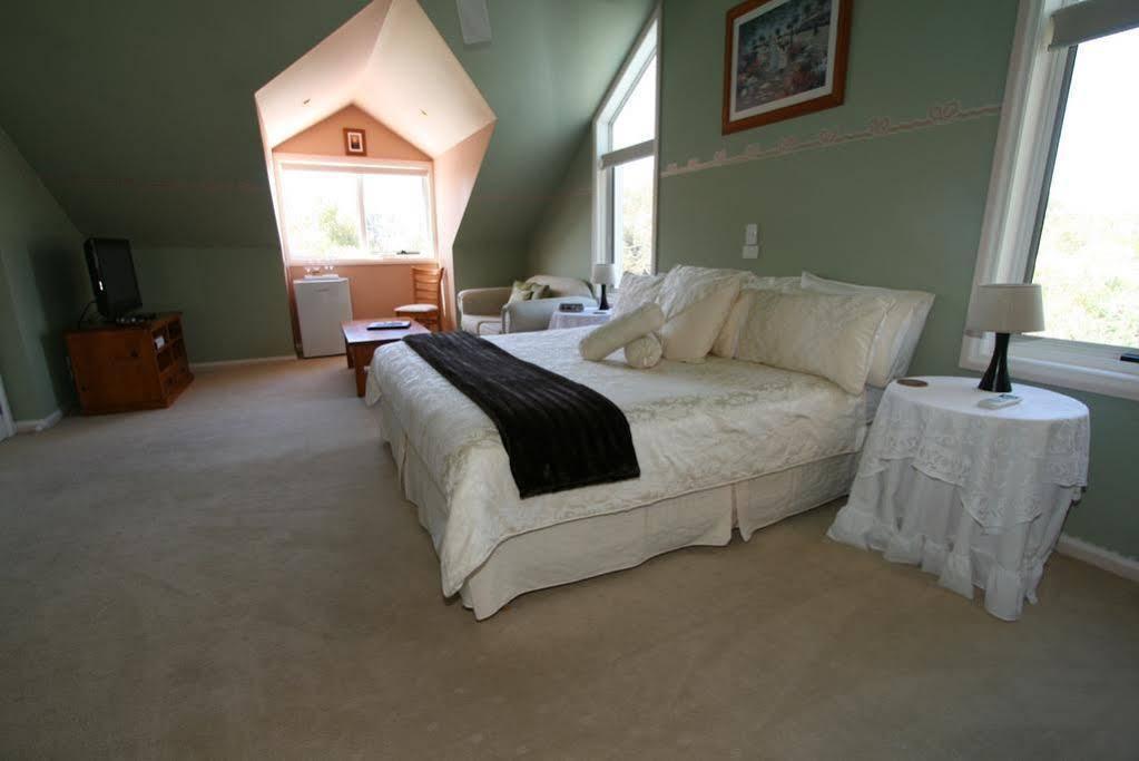 Silver Waters Bed & Breakfast Кауес Екстериор снимка
